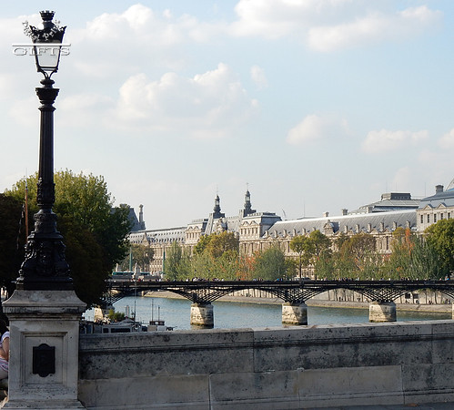 PARISA01 Bridge Overlooking Le Louvre