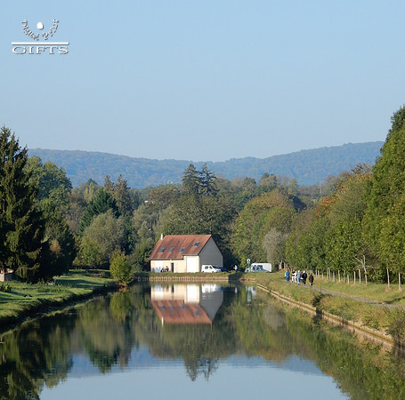 WHIT03  White House In France On Burgundy Canal